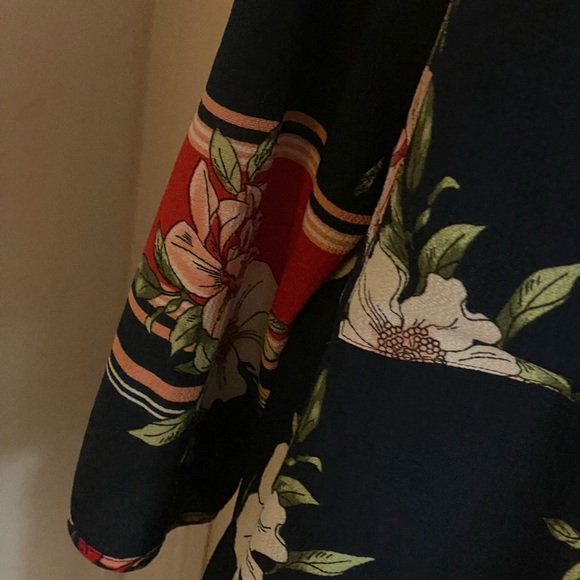 Anthropologie Fig and Flower long Tunic blouse floral size medium front pockets - Picture 3 of 16